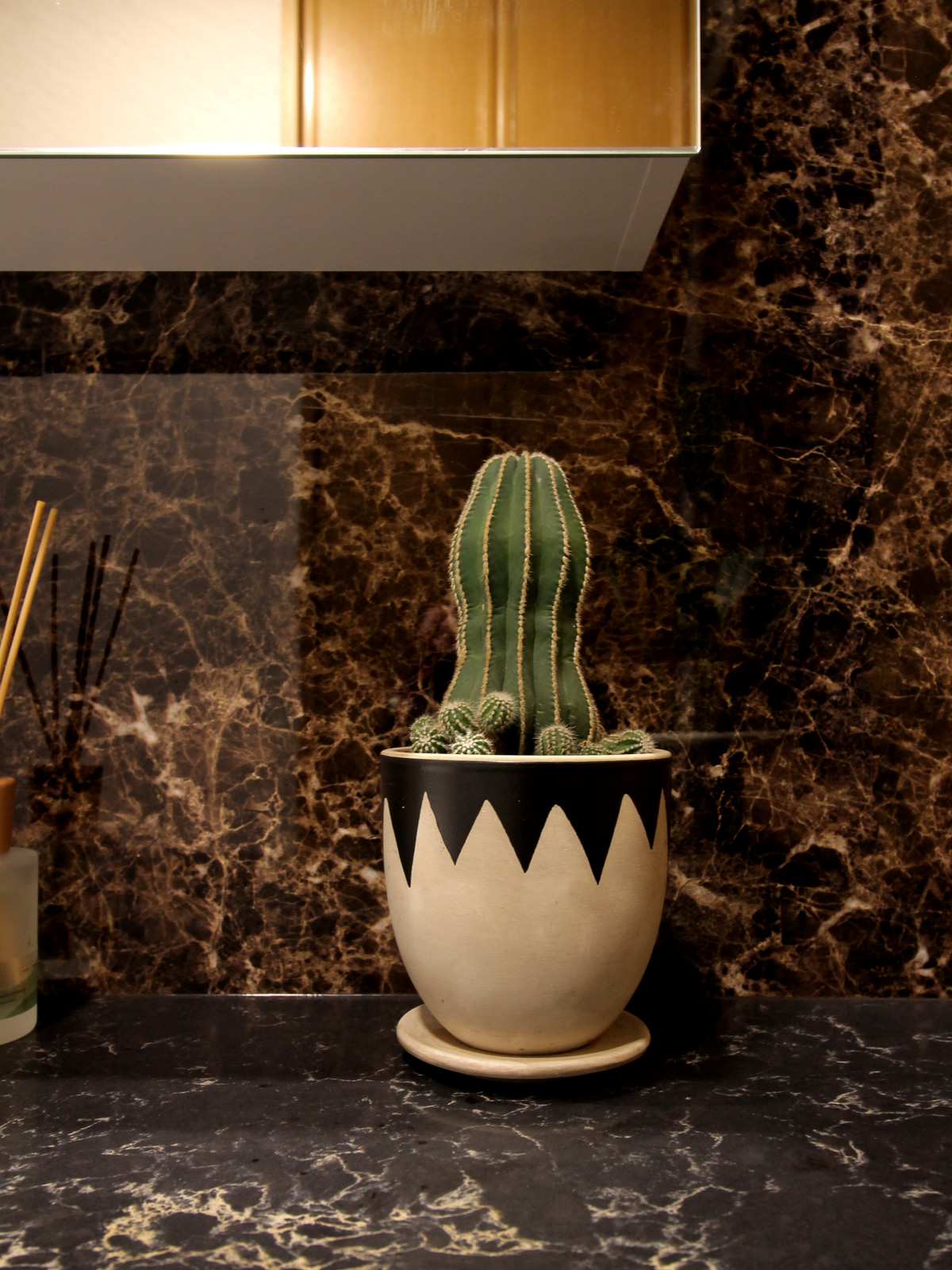 アイカ工業FAN929ZMDとmiratapフィオレット