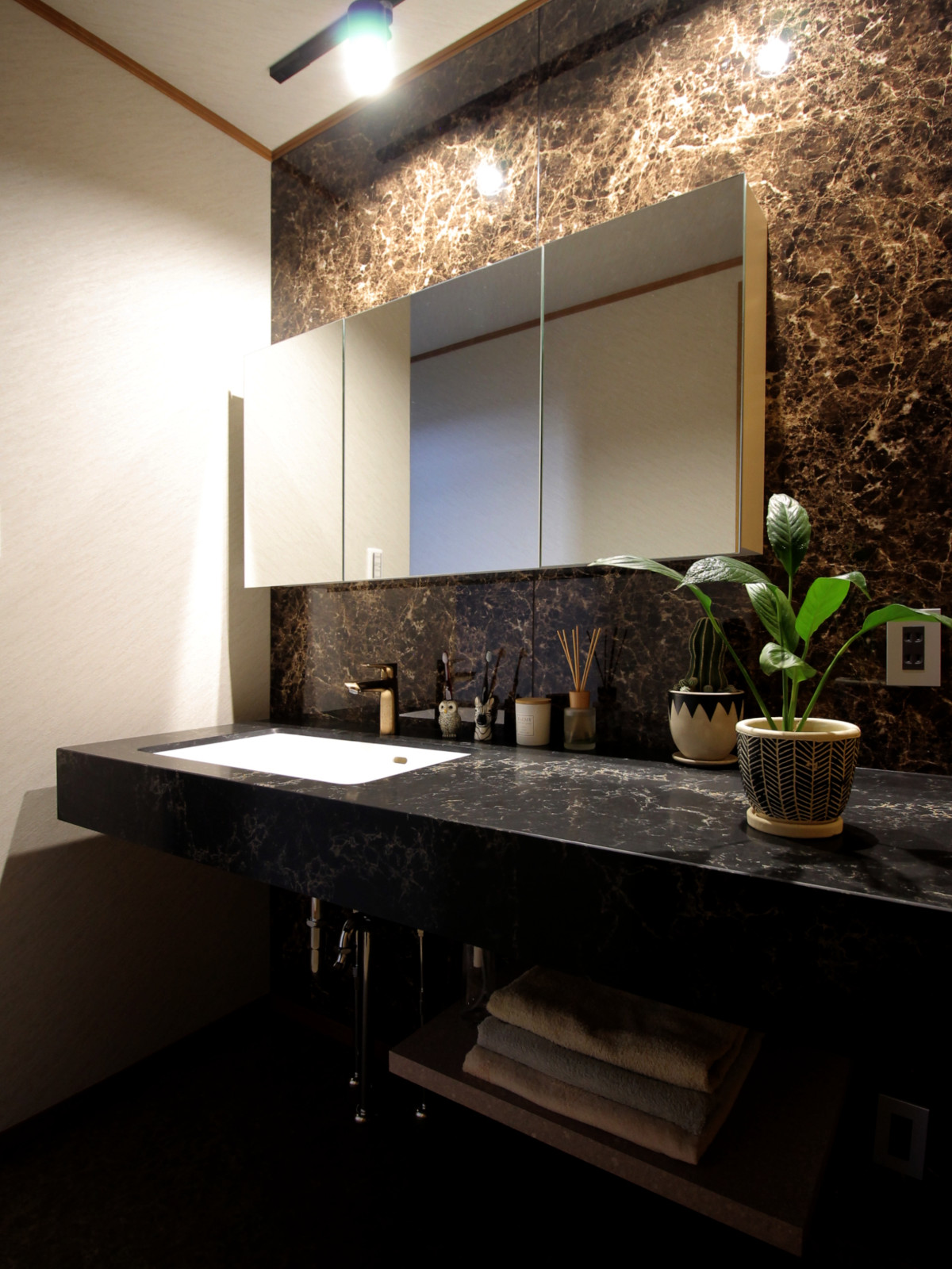 miratapフィオレットW1500とスミス三面鏡W1200を採用した洗面リフォーム