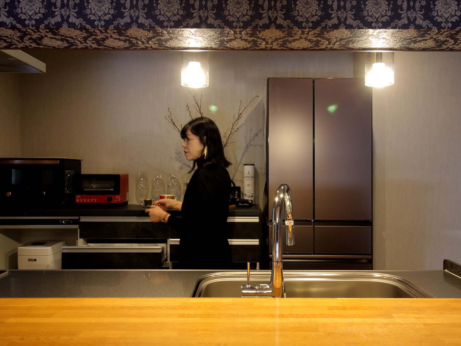 クリナップSTEDIAロッシュチャコールのキッチンとグースネック水栓ZZKM6061(Z)EC