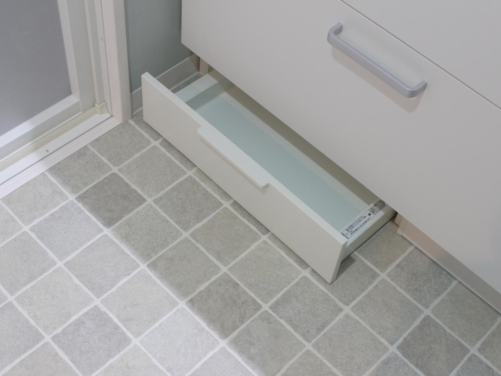 TOTOオクターブLite(ホワイトA・W900)の体重計収納。