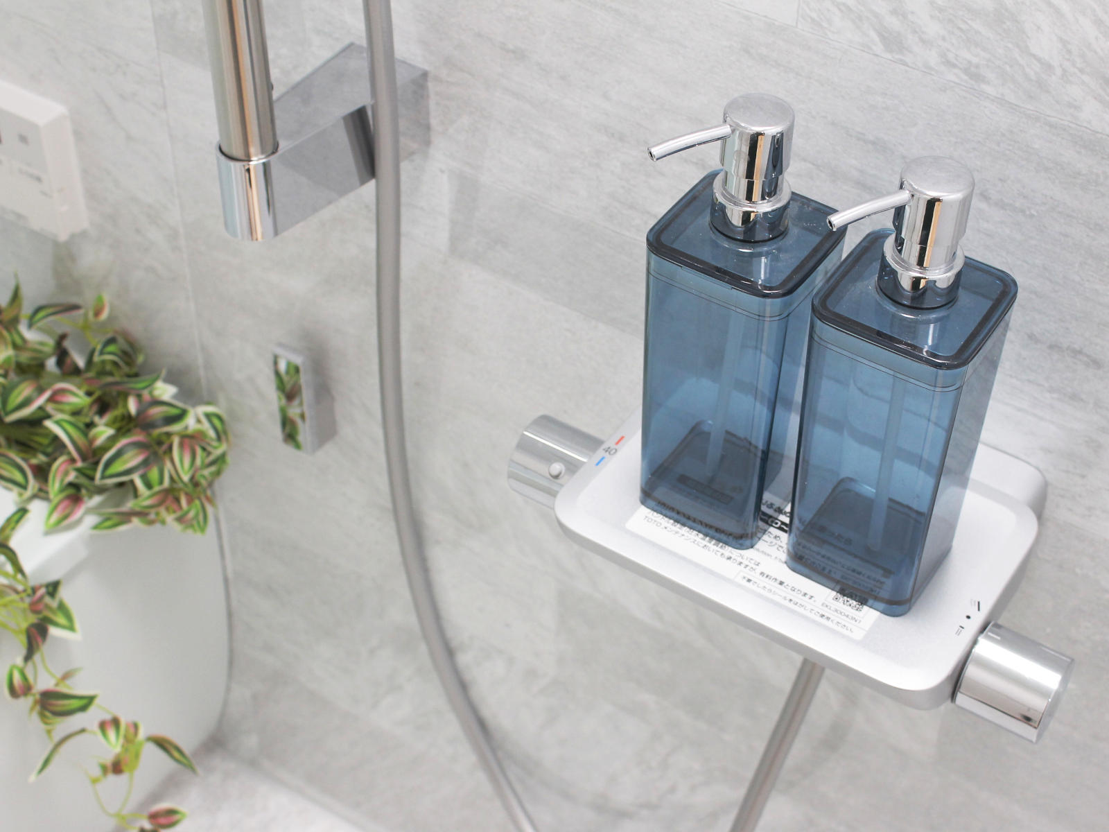 お孫さんと過ごす、爽やかブルーのやさしいバスルーム｜名古屋市西区 2501-2