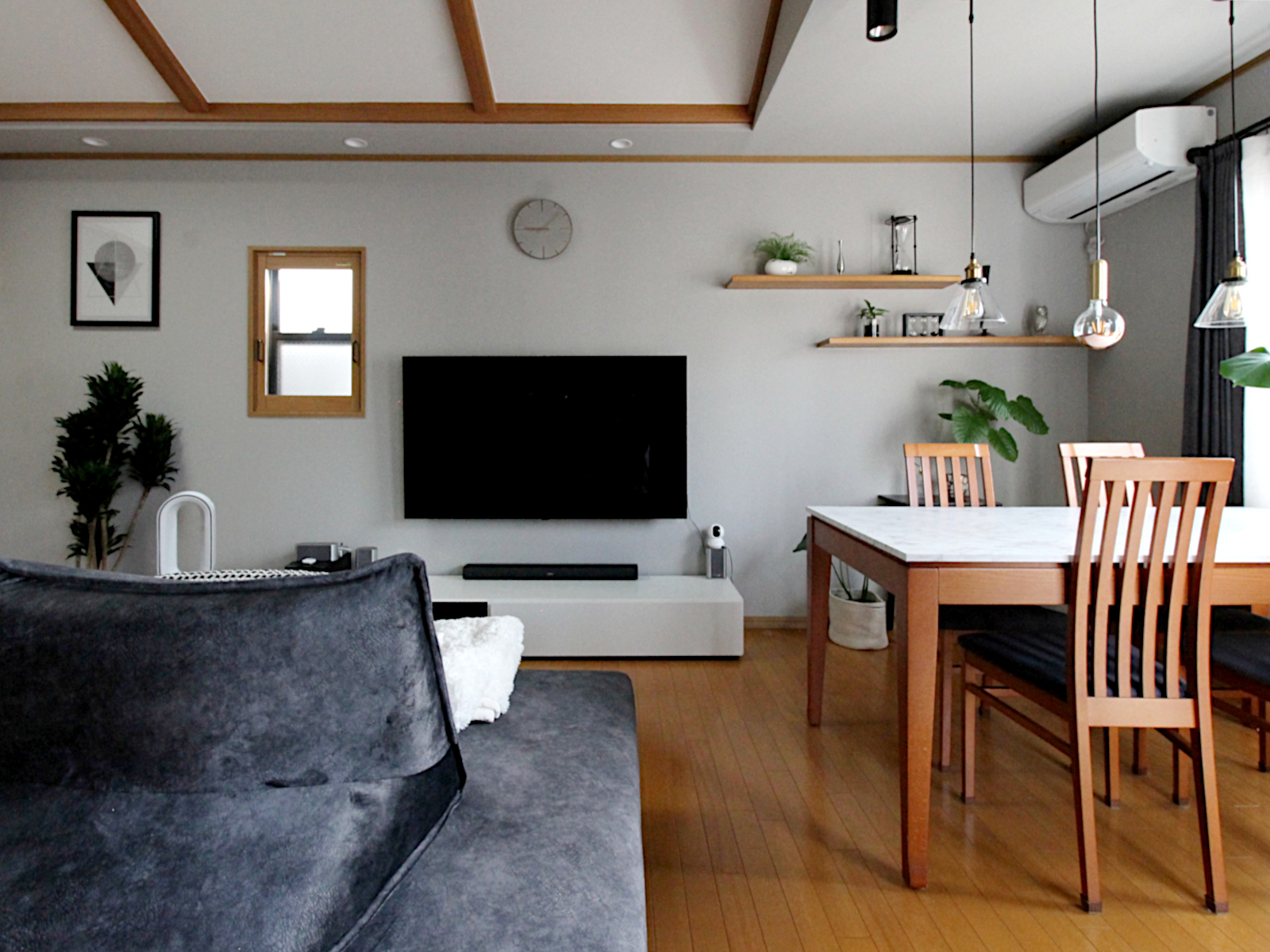 穏やかなグレーに包まれたホテルライクリビング|名古屋市 No.2303-1